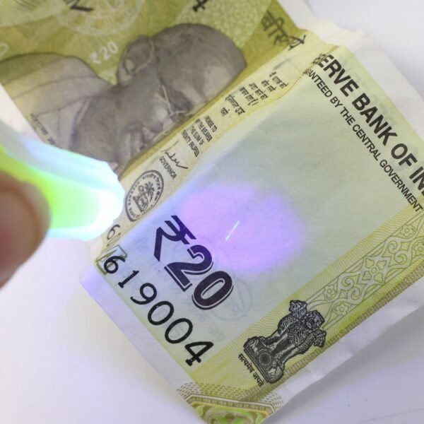 8e63d3ed-c747-4d9a-992b-0d70b7469af5.jpg Mini LED Keychain UV Light with Blue Light (1 Pc)