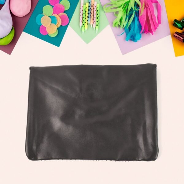 010_e8ca3ccb-178e-48ba-a7a8-20fa0e883cb9.jpg Multipurpose Pouch With Magnetic Lock(1 Pc / 19×14 Cm)