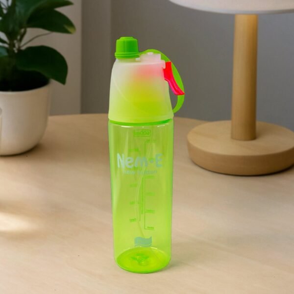 Plastic Sports Water Bottle – Dual Function with Built-In Mist Spray (600 ML)