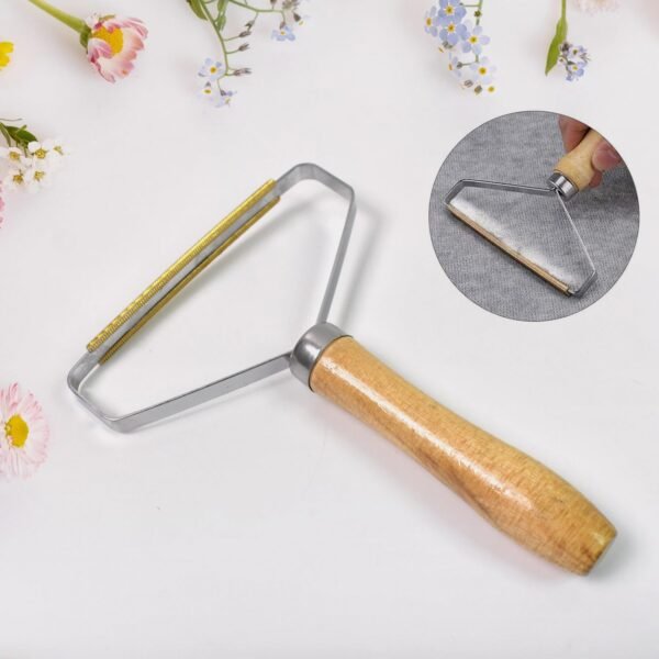 01_0d73e66d-d707-4282-8da8-4dcaaa8f19c1.jpg Portable Double Sided Lint Remover (1 Pc)