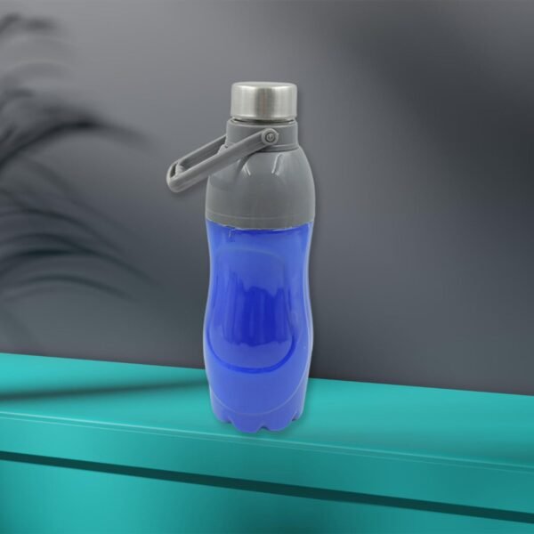 01_a8b5a353-7bc1-465d-87ca-7119e9682de1.jpg Plastic Sports Bottle (1.8L): Insulated, Leakproof, BPA-Free (Mix Color)