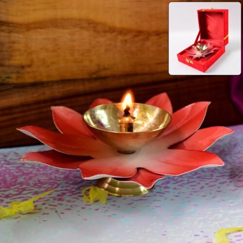 01_d5c9f27b-d3c8-47f3-9092-a0edbeb81b7f.jpg Lotus Shaped Brass Oil Diya (1 Pc)