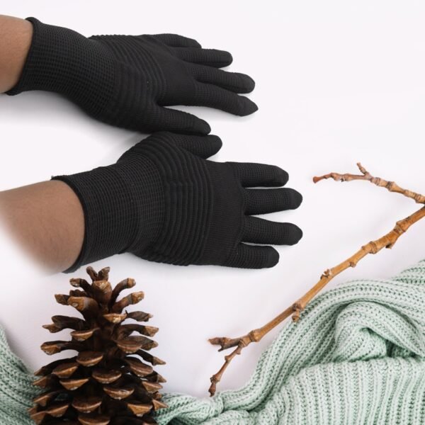 02_077eb971-63a1-4ad9-bafc-1a94e2e9d7d2.jpg Small Hands, Big Protection: Heat Resistant, Cut-Proof Gloves