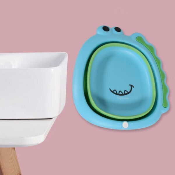 02_0a17ed37-3472-4cd4-ae78-be1aeb6165e2.jpg Frog Shape Foldable Baby Wash Basin – Space-Saving Face Washing Tub (33×31cm)