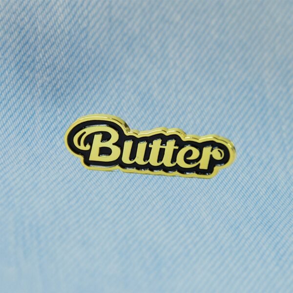 Stylish Metal Badge Pin – Single Piece (Random Design)