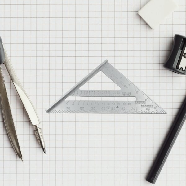 02_66107b2c-9562-4d6a-844c-e48b79725bb1.jpg Double-Sided 45° Triangle Ruler – 7-Inch Aluminum Alloy Rafter Square for Home Use