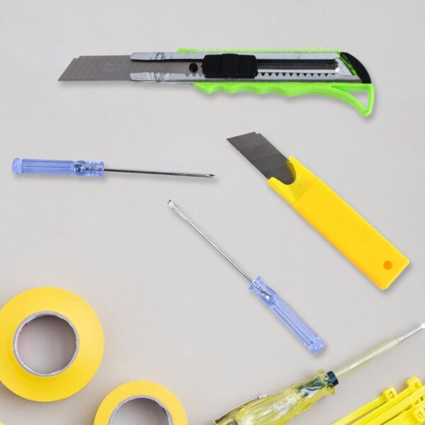 Heavy Duty Working Cutter Knife replacement blade, 2 Screwdriver Hand Tool (4 Pc Set)