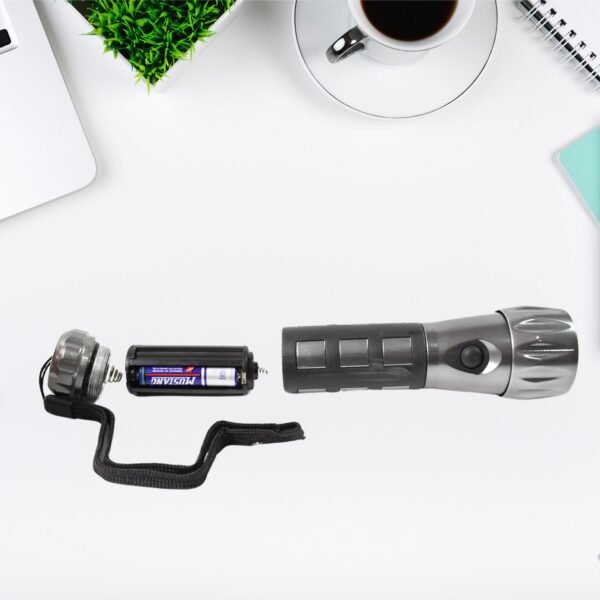 02_86fa9629-7a28-4c5d-872b-1344f2247f2a.jpg Aluminium Led/Xenon rubber grip Handtourch (3*1.5V AAA batteries / Not Included)