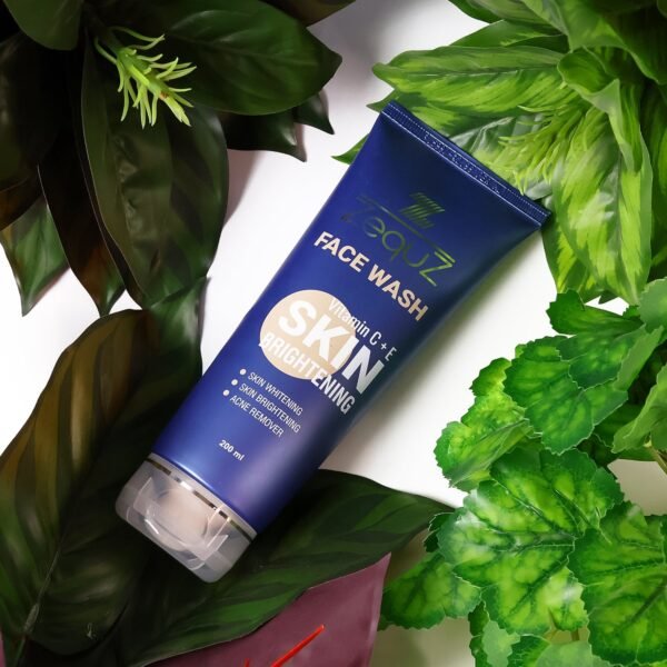 02_8ec658f4-3c61-4b32-8875-81513e7cef97.jpg Zequz Vitamin C + E Brightening Face Wash - (200 ML)