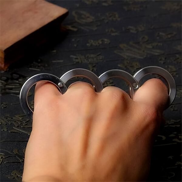 02_a9f4dd60-15ce-4599-aaa6-a0019701fe0e.jpg Portable 4 Finger Ring Unique Rotating Folding Ring (1 Set)