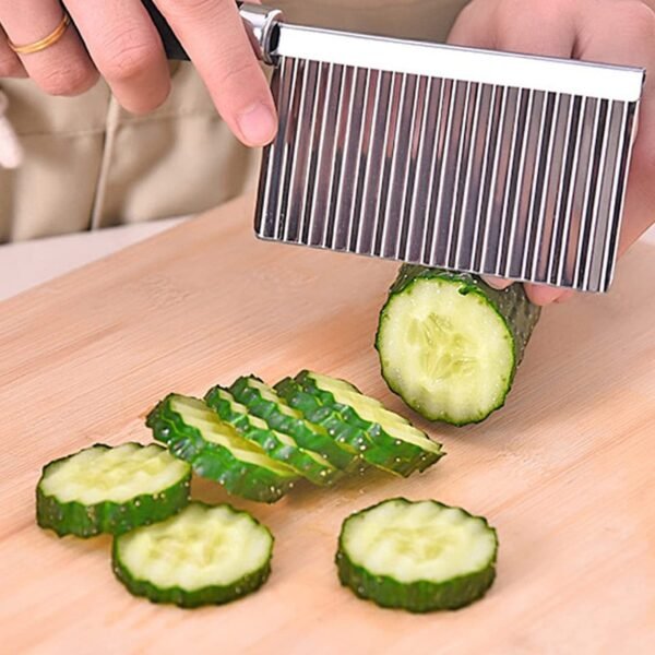 02_e06e5023-ae75-4a38-bd32-91a9daafb4ff.jpg Stainless Steel Crinkle Cutter Knife for Salad and Vegetables
