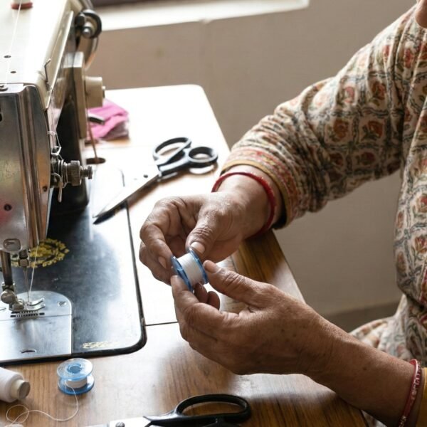 02_eed88671-d761-4c89-af97-4327b1c4f942.jpg Doris Roller Sewing Machine Bobbin Set (25 Pc Set)