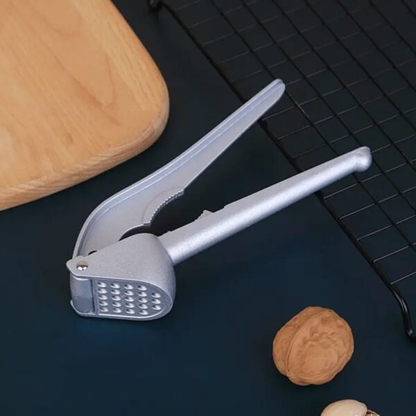 Aluminum Garlic Press – Easy-to-Use Lightweight Kitchen Tool