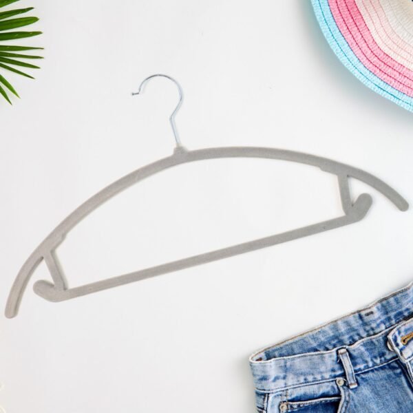 02_hanger.jpg Velvet Non-Slip Clothes Hanger (1 Pc)