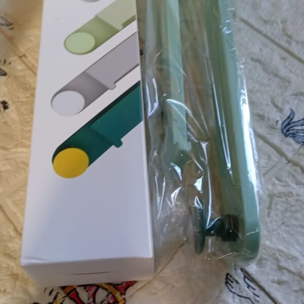 Modern Wall Rack: Round Hook Towel Holder (Durable Plastic, 1 Pc)