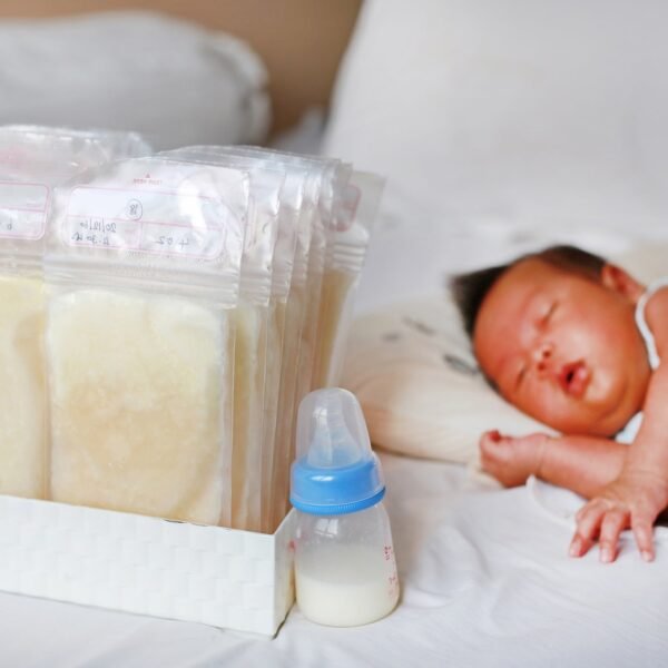 03_0536f95b-493b-444f-b086-184d7a80734e.jpg Breastmilk Storage Bags, Double Zipper Seal (60 Pcs Set)