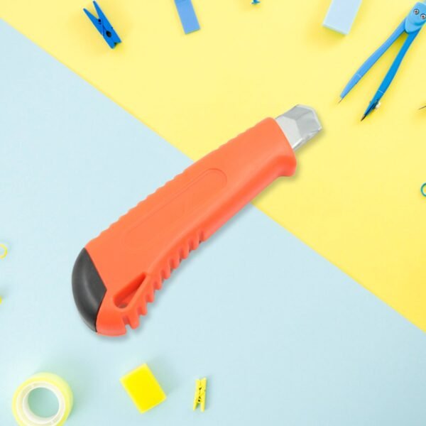 03_19b1545d-672e-41bc-bd5a-648fcbfcdfac.jpg Multi-Use Heavy Duty Iron Cutter – Precision Utility Knife Blade (18mm)