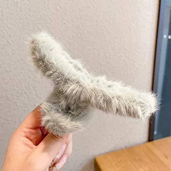 03_9421daa9-7ceb-447f-a933-6a1e856113dc.jpg Large Plush Hair Claw Clips, Plastic Fluffy Hair Claw Hair (1 Pc / Mix Color)