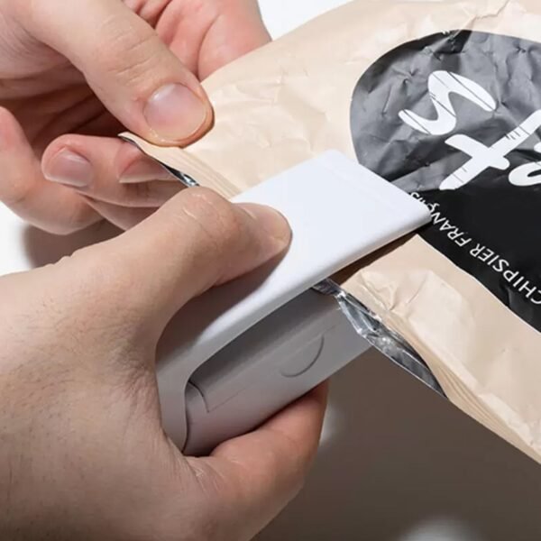 03_Sealing-Machine.jpg Portable Mini Heat Sealer Machine for Plastic Bags (1 Pc)