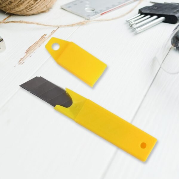 Heavy Duty Working Cutter Knife replacement blade, 2 Screwdriver Hand Tool (4 Pc Set)