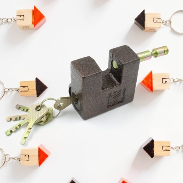 03_eb0feede-cbba-41d7-a8ea-443e08bcee22.jpg Iron lock, Brass Core and Thickened Spray Black Iron Door Lock With 5 pc Keys for Home Dormitory, Waterproof Antirust Anti-theft locks Outdoor Gate Shed Locks Warehouse Big Iron Door Drawer Lock (63 mm )