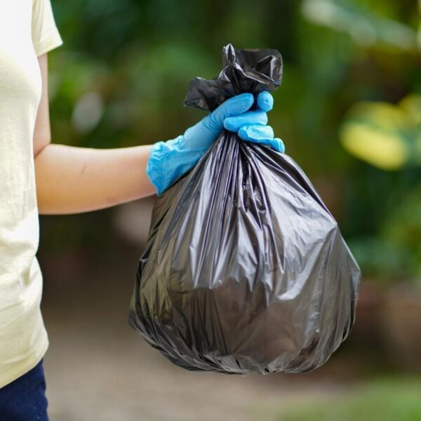 03_garbage-bag_d6a5d669-5295-493a-9a90-3e782c8ea226.jpg Garbage Bags – Pack of 4 Rolls (45 × 45 cm)