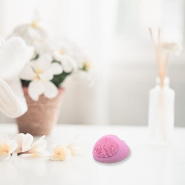 04_09e74296-5247-427e-8faf-18ca75e9266f.jpg Heart-Shaped Silicone Face Wash Brush – Facial Cleansing Scrubber for Women