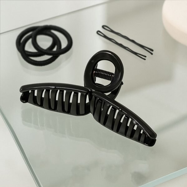 Plastic Hair Claw Clips Strong Clips (1 Pc / Mix Design & Color), Hair accessories (1 Pc / Mix Design & Color)