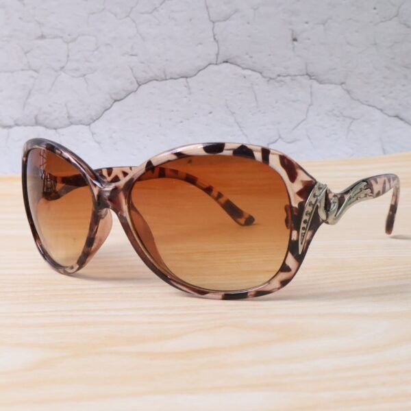 04_3b1c2098-da8e-4d24-acca-b5c82ebf7e3a.jpg UV400 Protective Fashion Sunglasses - (1 Pc)