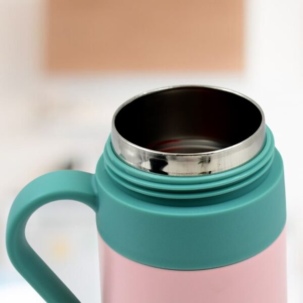 Smart Vacuum Insulated Water Bottle with LED Display & Gift Box (600 ML Approx)