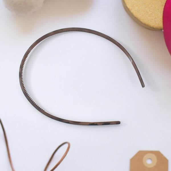 04_8adc3c36-6a34-4206-a435-030850785128.jpg Plastic Simple Headbands Comb Headbands Hairbands (1 Pc)