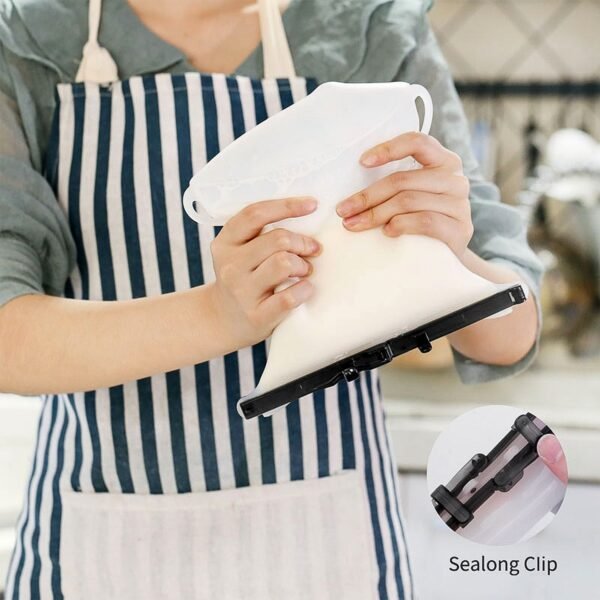 Silicone Food Bag – Leakproof, Flat Bottom, BPA-Free, Microwave & Dishwasher Safe