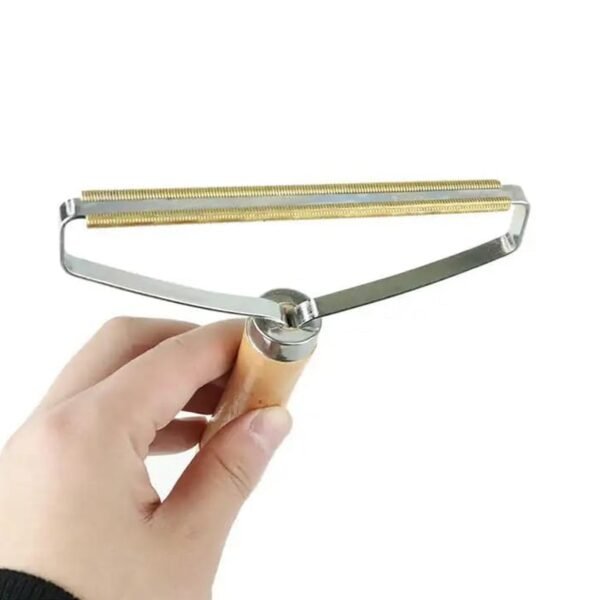 04_c124576a-27b1-4ccb-a864-929de0e4cf6c.jpg Portable Double Sided Lint Remover (1 Pc)