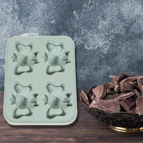 Silicone Cartoon Shape 4 Grid Ice Cube Tray  for Fridge 1 Pc