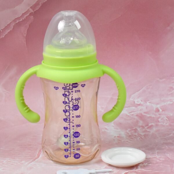 04_d48e99ff-8e1e-4b70-90af-0936a7b0f114.jpg Plastic Baby Feeding Bottle with Handles, Cleaning brush & Straw (300 ML / 1 Pc)