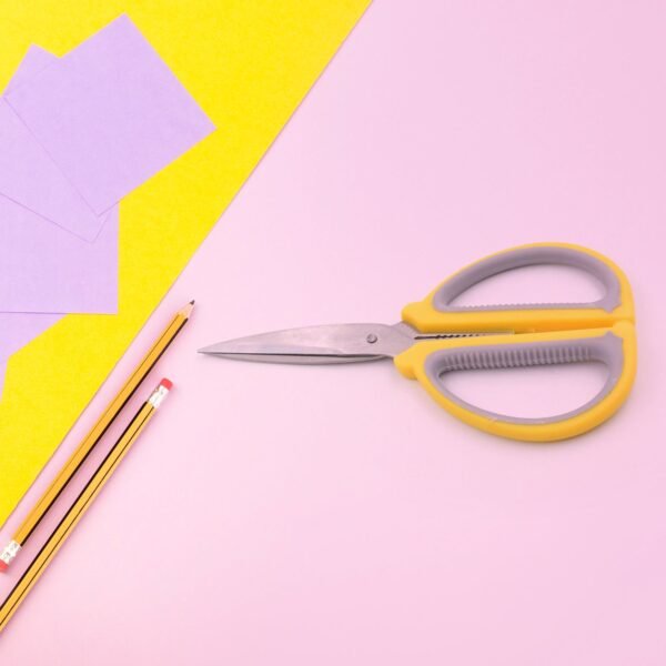 04_d5e3bbef-c9c3-4ef0-8325-de057b3de025.jpg Large Multipurpose Scissors: Comfort Grip & Precision Cuts (1 Pc)