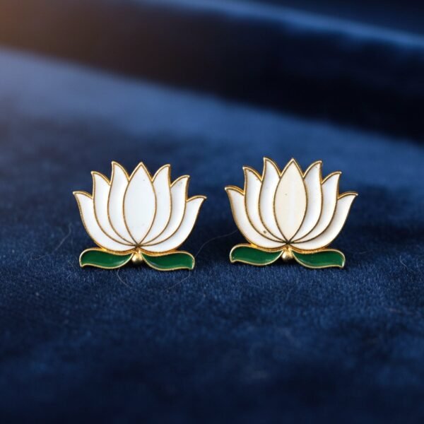 Elegant White Lotus Design Necklace with Stud Earrings Set (1 Set)