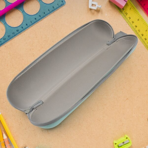 04_fa840653-784a-43df-bb8f-cc11f7d82585.jpg Portable Multipurpose Zip Pouch Bag – 30cm, 1 Pc