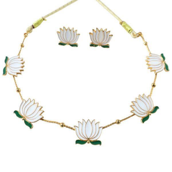 Elegant White Lotus Design Necklace with Stud Earrings Set (1 Set)