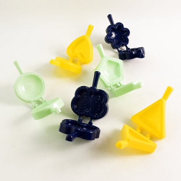 05_759386de-8ab6-4592-baa2-c16bd171e4ba.jpg 1 Pc Assorted Shape Plastic Snack Mould (Mix Design / 1 Pc)