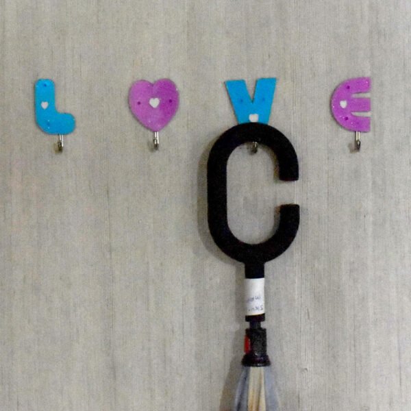 05_83182d77-64dd-44df-9b5b-5029092765f2.jpg Love Shape Self Adhesive Hooks