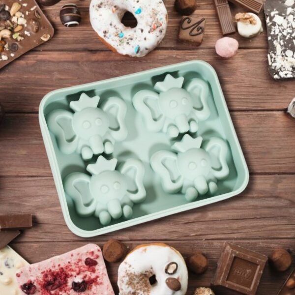 Silicone Cartoon Shape 4 Grid Ice Cube Tray  for Fridge 1 Pc