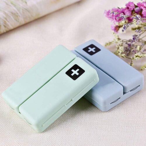 05_a7718175-64bc-459e-b36a-97dcc27fdc66.jpg Magnetic Pill Organizer, 7 Compartments Portable Pill Case (1 Pc)