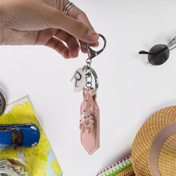 Charming Giraffe Keychain – A Touch of Whimsy for Your Everyday Essentials (1 Pc)