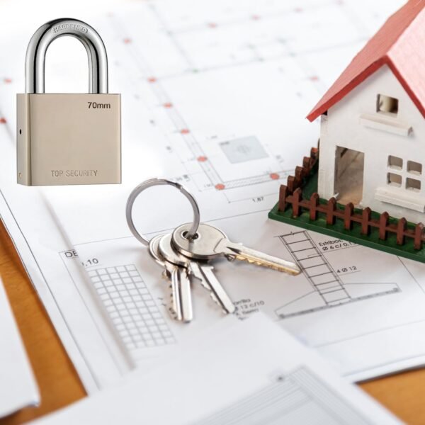 05_afec0fad-ab45-4f83-b550-d625ce11f47a.jpg Heavy Steel Premium Square Padlock 70mm with 4 Keys Hardened Shackle for Doors