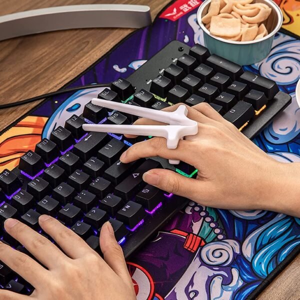 Plastic Finger Chopsticks for Gamers, Snack Clips (1 Pc)
