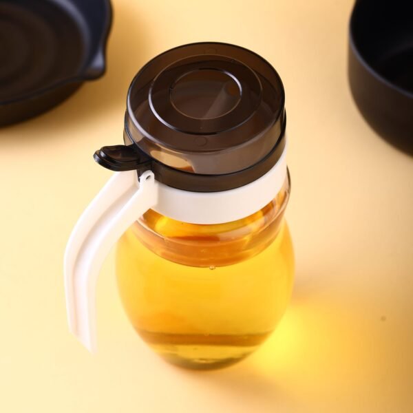 06_3b989292-b522-4dbd-89db-3ff48d434ba9.jpg Oil Dispenser Plastic with small nozzle 650ml