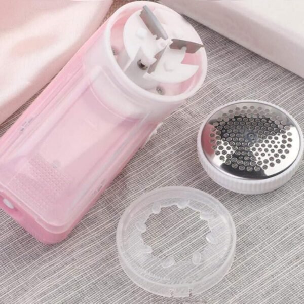 06_7f2be895-f863-4654-a8a7-28a8f0cf563b.jpg Creative Lint Remover – Removes Lint from Woolens, Sweaters & Blankets (1 Pc)