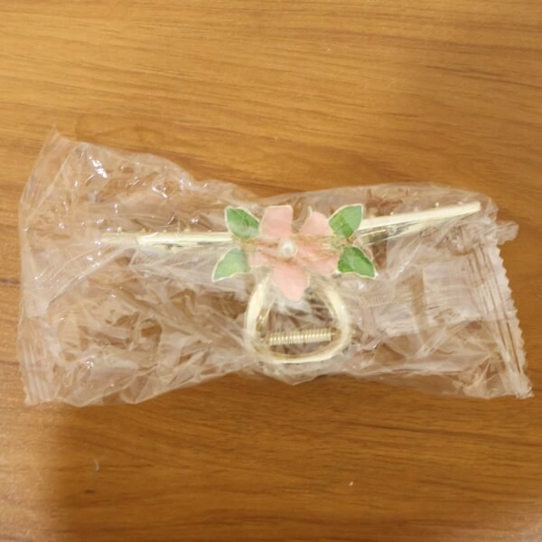 Elegant Floral Pearl Chain Hair Claw Clip (1 Pc)