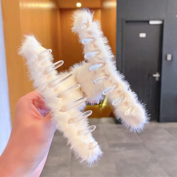 06_d160f94a-b6a1-4770-862c-e43ca81c6fd4.jpg Large Plush Hair Claw Clips, Plastic Fluffy Hair Claw Hair (1 Pc / Mix Color)